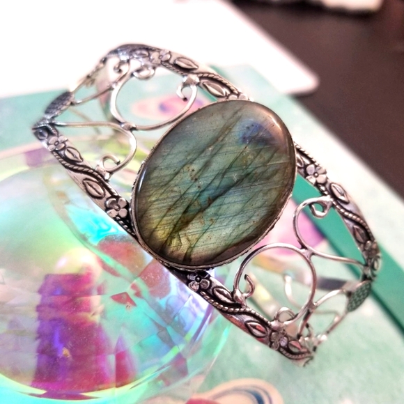 Big 925 Labradorite Cuff Bracelet - Picture 6 of 6